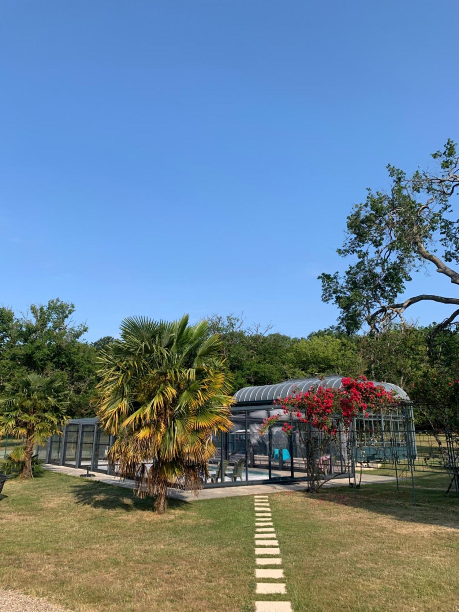 Chateau Du Boulay Morin Le Boulay-Morin Extérieur photo The aviary at the Houston Zoo